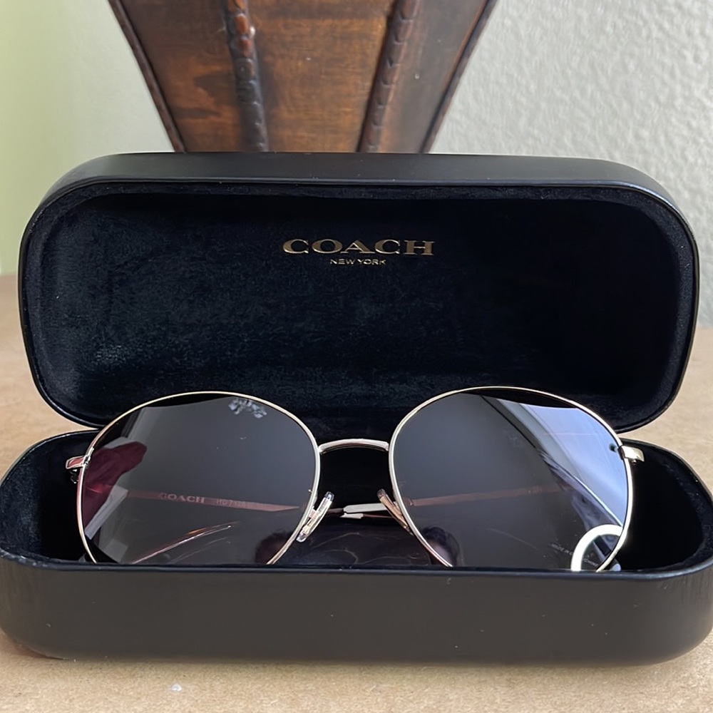 COPY - Coach women’s sunglasses - Picture 2 of 5